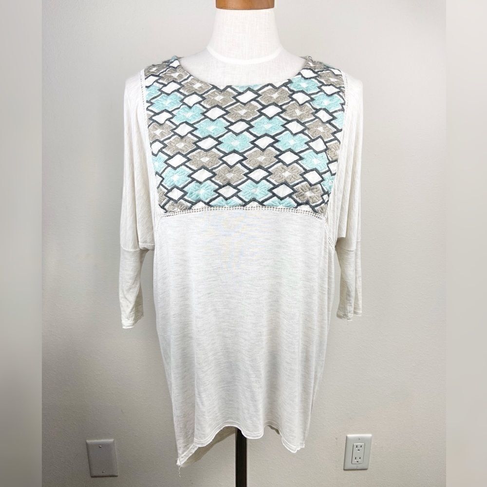 Dolan Embroidered Batwing High Low Tunic - Picture 2 of 6